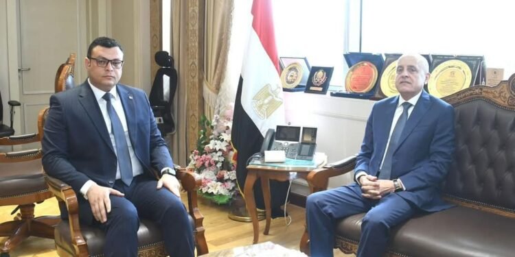 وزير الإسكان يستقبل محافظ الأقصر لمتابعة مشروعات مبادرة “حياة كريمة” بالمحافظة