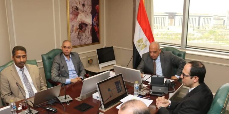 وزير الكهرباء يجتمع بـ”ساى شيلد” لمتابعة تشغيل منظومة الشحن الموحد