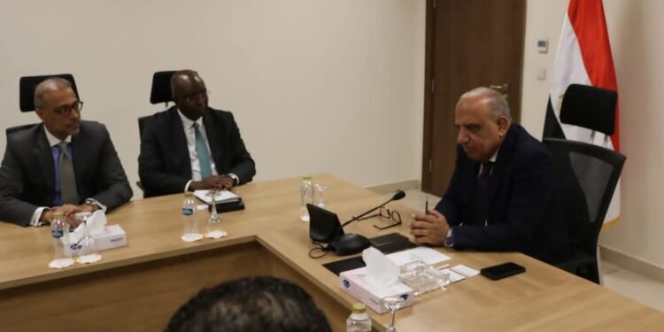 وزير الكهرباء يبحث مع وفد مؤسسة التمويل الدولية “iFC ” دعم مشروعات الطاقة المتجددة