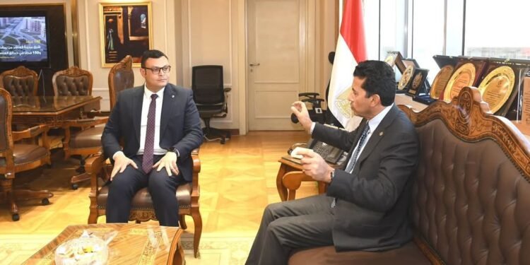 وزيرا الإسكان والرياضة يبحثان آليات تشغيل نادي «النادي» بالعاصمة الإدارية