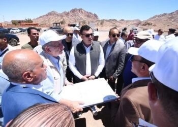 وزير الإسكان يتفقد أعمال تطوير طريقي كمين النبي صالح وتوسعة ورفع كفاءة طريق سانت كاترين