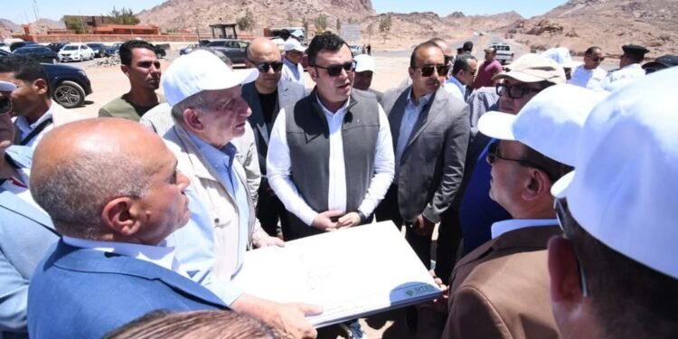 وزير الإسكان يتفقد أعمال تطوير طريقي كمين النبي صالح وتوسعة ورفع كفاءة طريق سانت كاترين