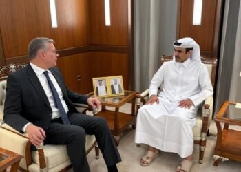 البترول تبحث مع قطر توقيع عقود طويلة الأجل لتوريد الغاز الطبيعي