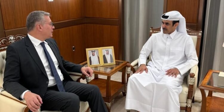 البترول تبحث مع قطر توقيع عقود طويلة الأجل لتوريد الغاز الطبيعي