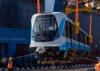 وزير النقل يعلن وصول أول قطار مكيف للخط الأول لمترو الأنفاق إلى ميناء الإسكندرية