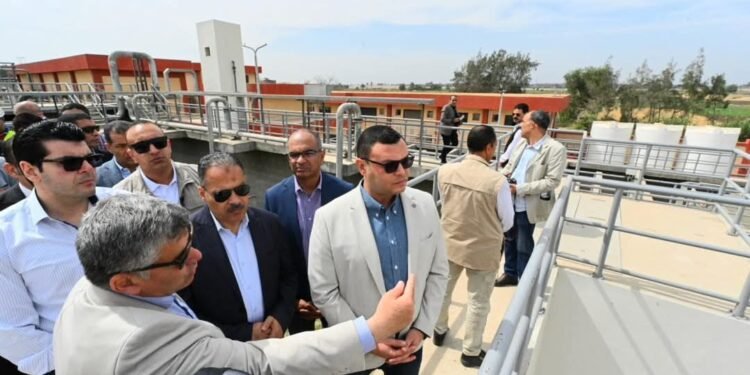 وزير الإسكان ومحافظ الشرقية يتفقدون مشروعات المياه والصرف الصحي بالمحافظة