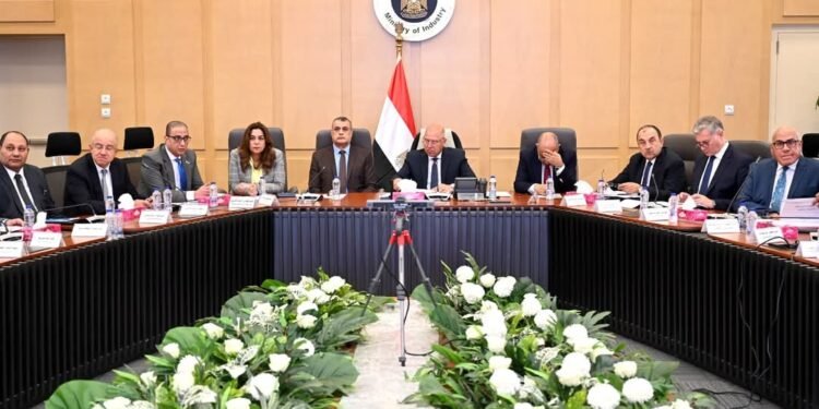 وزير الصناعة : إقرار تعديلات جديدة في البرنامج الوطني لتطوير صناعة السيارات