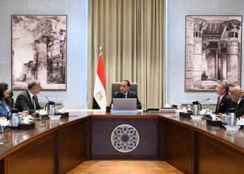 مدبولي يستعرض موقف منطقتي امتياز “كايرو ومصري” بالبحر المتوسط مع شركة إكسون موبيل