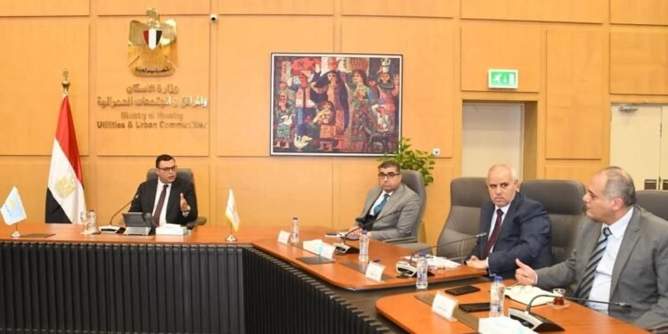 وزير الإسكان يتابع تنفيذ المشروعات السكنية في عددٍ من المدن الجديدة