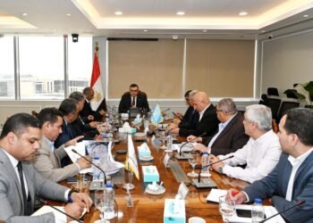 وزير الإسكان يتابع موقف توصيل المرافق للإسكان الاجتماعى بعرب العليقات بالقليوبية