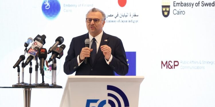 كبير مستشاري “ترامب” يشيد بدور “محرم وشركاه” في دعم الاستثمار  والتحول الرقمي في افريقيا