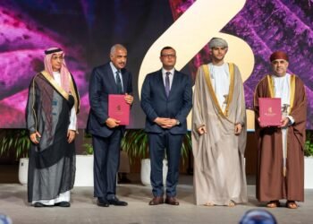 “طلعت مصطفى” توقع إتفاقية تطوير مشروعين في عمان باستثمارات 1.5 مليار ريال عماني