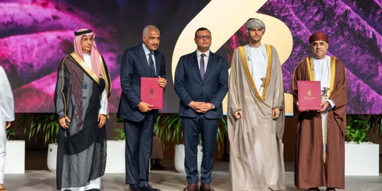 “طلعت مصطفى” توقع إتفاقية تطوير مشروعين في عمان باستثمارات 1.5 مليار ريال عماني