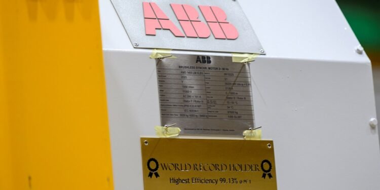 محرك “إيه بي بي” الكهربائي يسجل رقماً قياسياً عالمياً جديداً بكفاءة طاقة بلغت 99.13٪