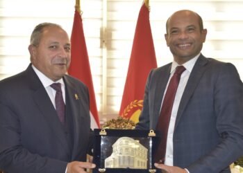 محافظ بورسعيد ورئيس البورصة يفتتحان الدورة الحادية عشرة لمؤتمر البورصة للتنمية