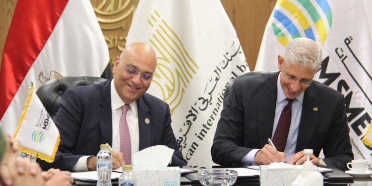 “البنك العربي الإفريقي” يوقع عقد تمويل بقيمة 150 مليون جنيه مع جهاز تنمية المشروعات