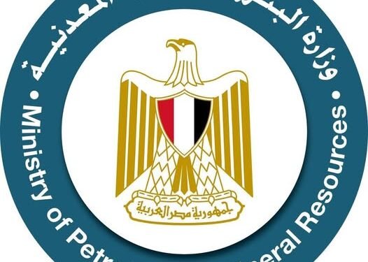 وزارة البترول تصرف 2000 جنيه لأصحاب طلمبات البنزين المتضررة من الوقود