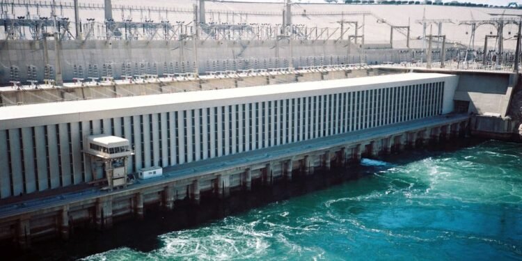 بدء تشغيل مشروع لزيادة إنتاج الكهرباء من السد العالي في مصر بـ300 ميغاواط