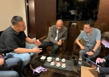 وزير الكهرباء يبحث مع شركة سانجرو الصينية إنشاء مصنع لبطاريات تخزين الطاقة والأنظمة الكهربائية في مصر