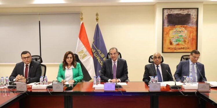 وزير الاتصالات: الانتهاء من إصدار 19 مليون رقم عقاري وربط قواعد البيانات