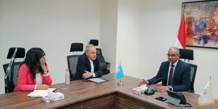 نائب وزير الإسكان يستقبل بعثة البنك الدولي لمتابعة “المرحلة الثانية من برنامج خدمات الصرف الصحي”