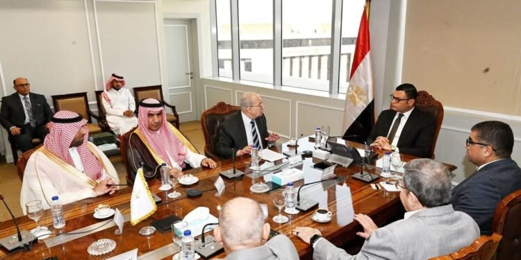 وزير الإسكان يستقبل وفدًا من وزارتي “الاستثمار”و”البلديات” و”الإسكان” وهيئة المقاولين بالسعودية