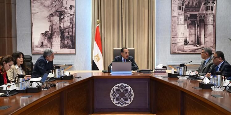 رئيس الوزراء يتابع الموقف التنفيذي للتشغيل التجريبي لمشروع تطوير منظومة زيارة أهرامات الجيزة