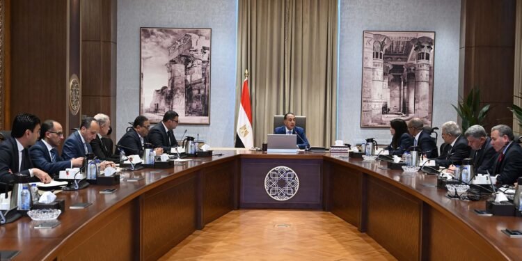 رئيس الوزراء: نستهدف الوصول إلى 9 ملايين م3 يوميا من المياه المحلاة