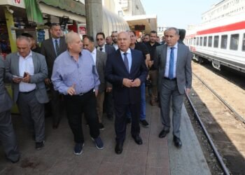 وزير النقل في جولة تفقدية بمحطة سكك حديد مصر برمسيس