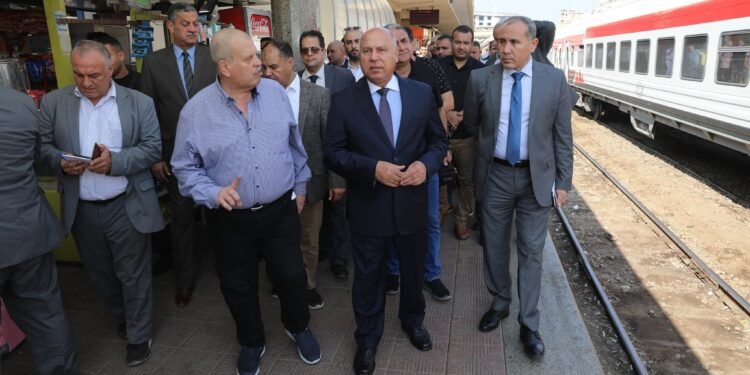 وزير النقل في جولة تفقدية بمحطة سكك حديد مصر برمسيس