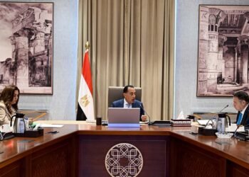 رئيس الوزراء يُتابع الموقف التنفيذي لعددٍ من المشروعات بمحافظة البحر الأحمر