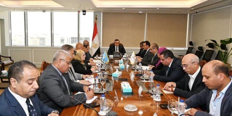 وزير الإسكان يعقد اجتماعًا تنسيقيًا لمتابعة آلية عمل وحدتي تنظيم السوق العقارية وتصدير العقار