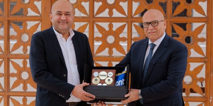 سعيد زعتر يسلّم راية مجموعة كونتكت المالية إلى جون سعد