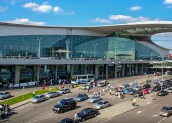 الحكومة تحدد الموعد النهائي لطرح أول مطار على القطاع الخاص