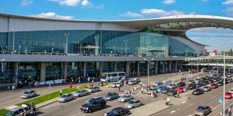 الحكومة تحدد الموعد النهائي لطرح أول مطار على القطاع الخاص