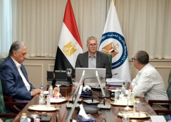 وزير البترول يتابع إجراءات العثور على المفقودين بحادث البارج البحري والتعامل مع تداعياته وفق خطط الطوارىء