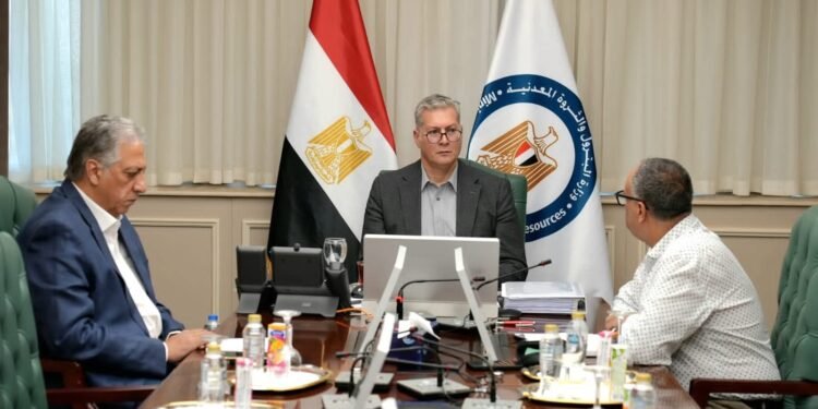 وزير البترول يتابع إجراءات العثور على المفقودين بحادث البارج البحري والتعامل مع تداعياته وفق خطط الطوارىء