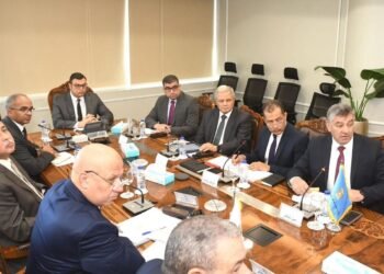 وزير الإسكان يتابع موقف مشروعات مياه الشرب والصرف الصحي ضمن “حياة كريمة” بالمنيا
