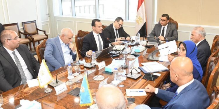 وزير الإسكان يتابع مستجدات إنشاء وحدتى “تنظيم السوق العقارية” و”تصدير العقار المصري”