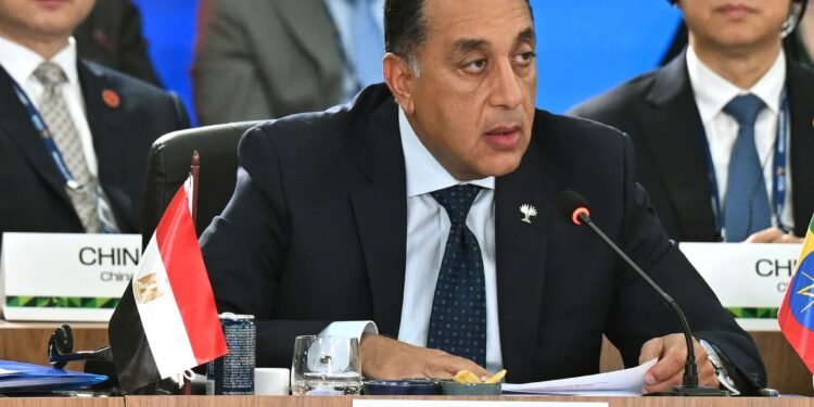 رئيس الوزراء يدعو لتعزيز التعاون بين البنوك المركزية بدول مجموعة بريكس