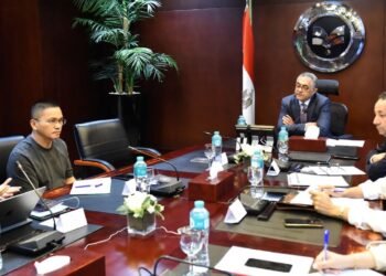 الهيئة العامة للاستثمار تبحث سُبل نقل سلاسل الإنتاج الصينية في قطاع الملابس إلى مصر