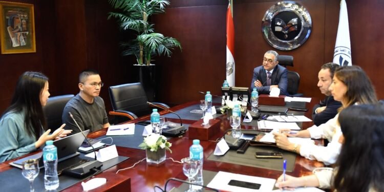 الهيئة العامة للاستثمار تبحث سُبل نقل سلاسل الإنتاج الصينية في قطاع الملابس إلى مصر