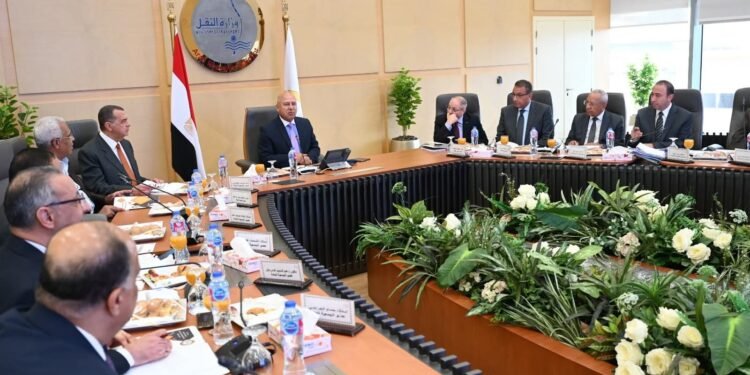 وزير النقل : 24.5 مليار جنيه إيرادات الشركة القابضة للنقل.. و نسعى لتوفير نقل آمن ومستدام