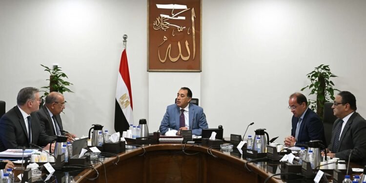 الكهرباء والمالية والبترول في تنسيق مشترك لضمان استدامة الطاقة