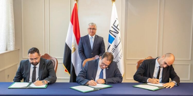 اقتصادية قناة السويس تشهد توقيع عقد توسعات جديدة لمشروع إعادة تدوير البلاستيك باستثمارات 15 مليون دولار