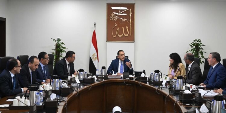 رئيس الوزراء يتابع الخطة التنفيذية لمحطات تحلية مياه الساحل الشمالي الغربي حتى 2050