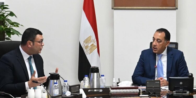 الحكومة تراجع ملفات التقنين والطروحات لدفع التنمية العمرانية المتكاملة