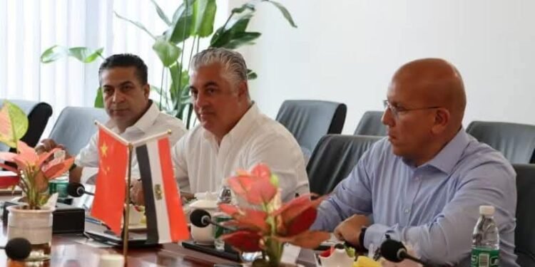 اقتصادية قناة السويس: تعاون مع “كيبينج” الصينية لإنشاء أكبر مصنع لزجاج الألواح الشمسية