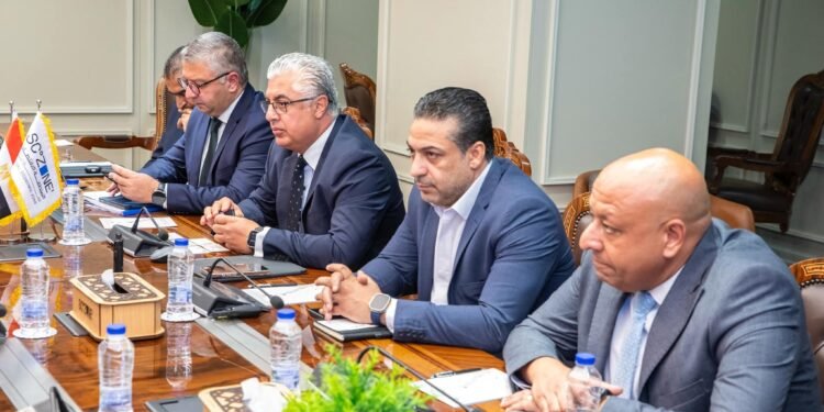 اقتصادية قناة السويس: وفد من كبار الصناعيين الصينيين يبحث توسيع استثمارات الملابس والمنسوجات في مصر