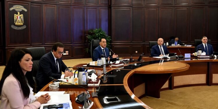 الحكومة تعتمد استراتيجية لدعم الحرف اليدوية وتوطين الصناعة ضمن جهود التنمية المستدامة